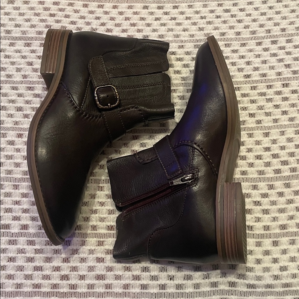 Clarks Women's Camzin Loop Dark Brown Leather Ankle Boots (Size 8) - Picture 3 of 11
